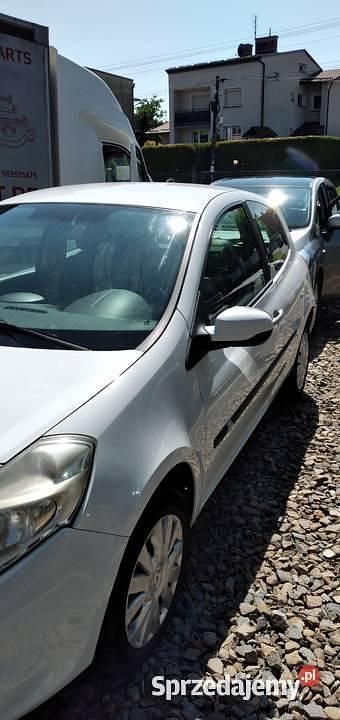 Biały Używany 2011 Renault Clio II Hatchback | 12 800 zł (Dość drogi) - Obraz 1/4