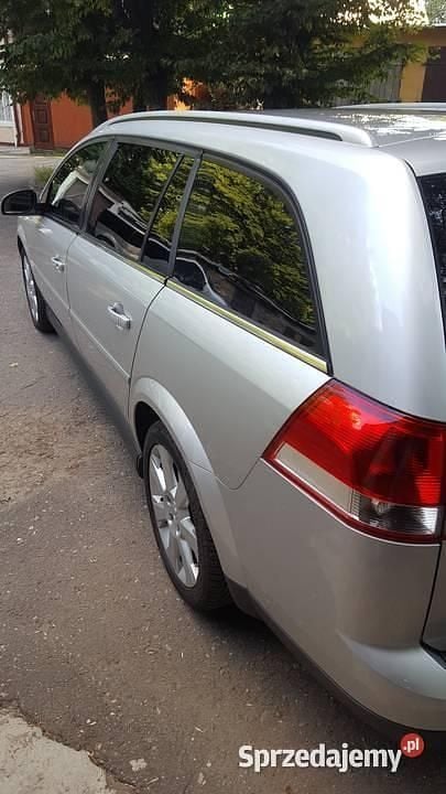 Używany Opel Vectra 2004 Srebrny Kombi