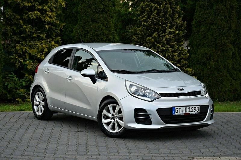 Srebrny Używany 2015 Kia Rio Hatchback | 25 900 zł (Uczciwa cena) - Obraz 1/4
