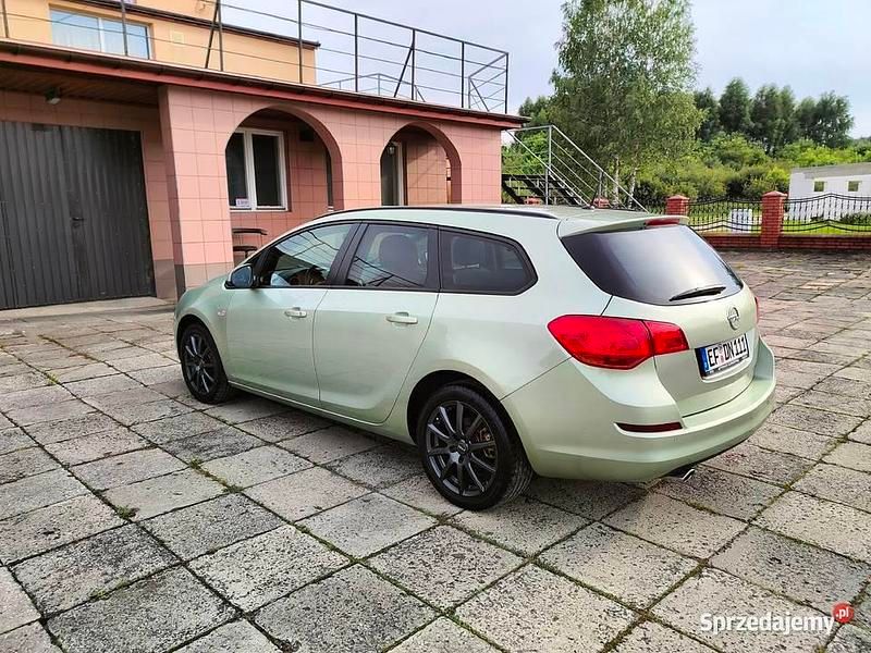 Zielony Używany 2011 Opel Astra Kombi | 18 900 zł (Uczciwa cena) - Obraz 1/4