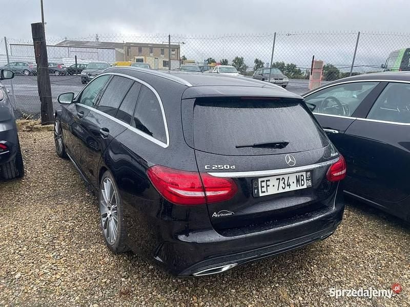 Używany Mercedes C250 2016 Czarny Kombi