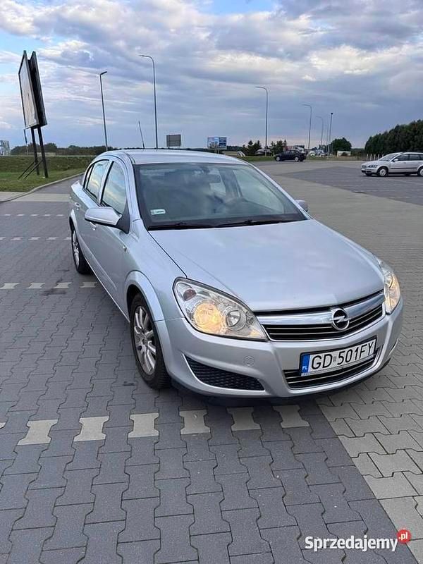 Używany Opel Astra 2009 Szary Sedan/Limuzyna
