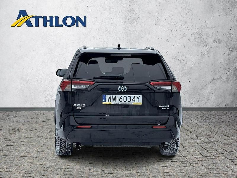 Używany Toyota RAV4 Hybrid 178 KM (130 kW) 2021 Czarny (metalik) SUV