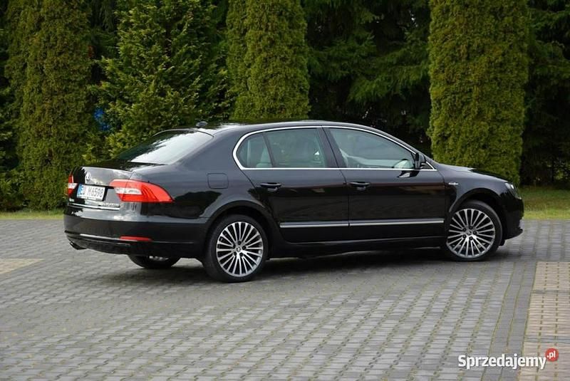 Używany Skoda Superb LAURIN & KLEMENT 170 KM (125 kW) 2014 Czarny Sedan/Limuzyna