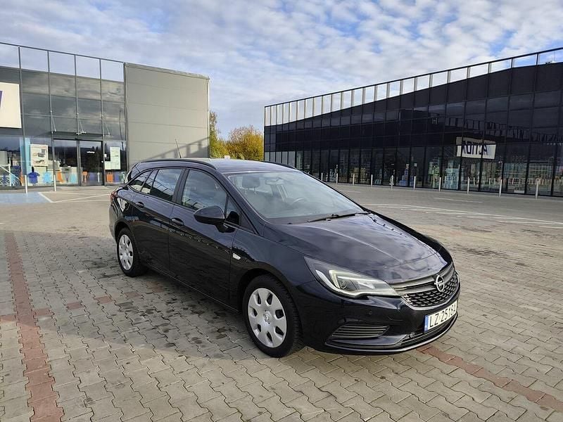 Granatowy Używany 2018 Opel Astra Kombi | 26 500 zł (Dobra cena) - Obraz 1/4