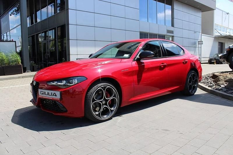 Lakier pastelowy czerwony alfa red Nowe 2025 Alfa Romeo Giulia Veloce Sedan/Limuzyna | 214 900 zł (Dobra cena) - Obraz 1/4