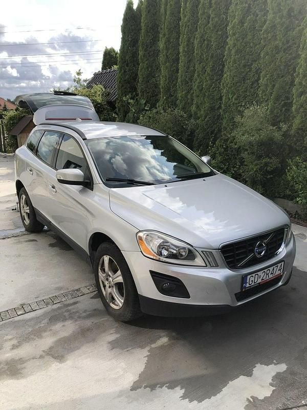 Srebrny (metalik) Używany 2010 Volvo XC60 SUV | 39 900 zł (Uczciwa cena) - Obraz 1/4