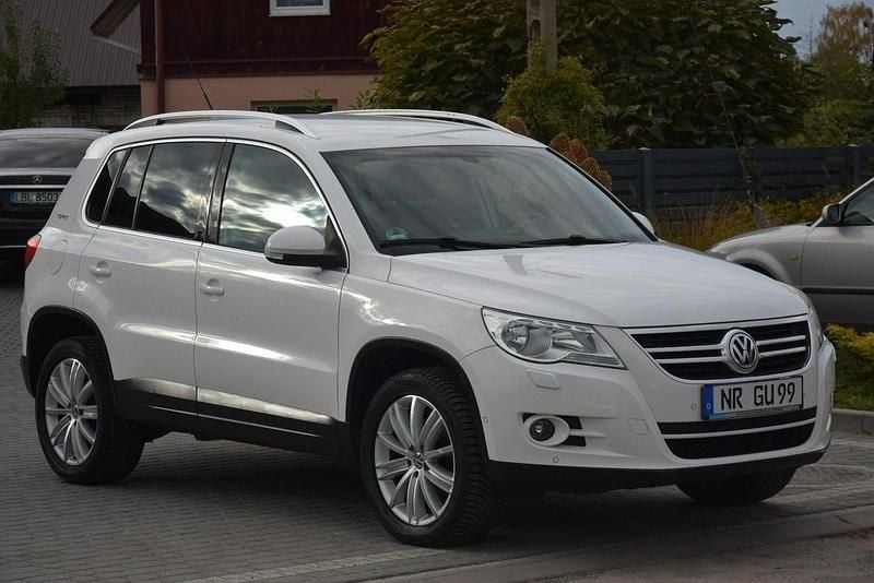 Biały Używany 2010 VW Tiguan SUV | 33 900 zł (Dobra cena) - Obraz 1/4