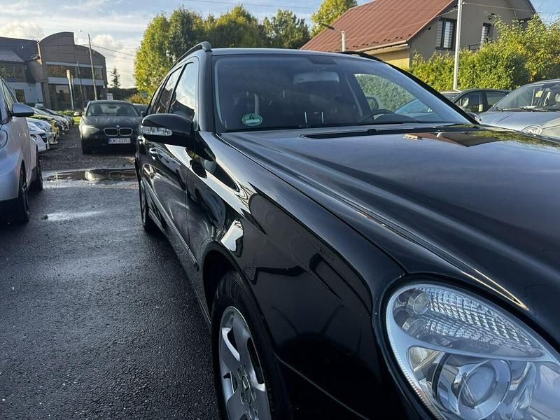 Używany Mercedes E320 224 KM (164 kW) 2005 Czarny Kombi