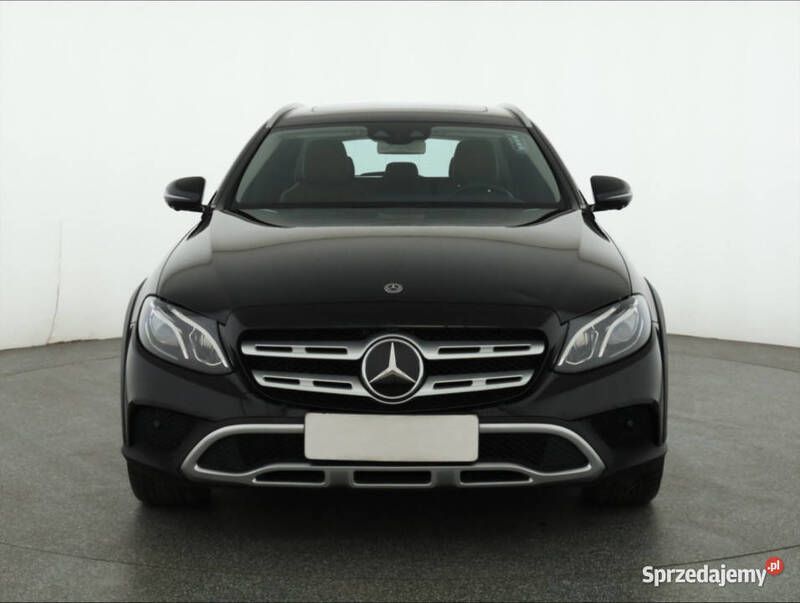 Czarny Używany 2019 Mercedes E400 Kombi | 161 000 zł - Obraz 1/4