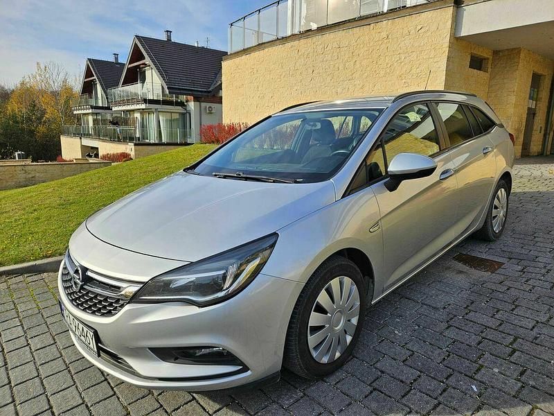 Używany Opel Astra 2016 Srebrny Kombi