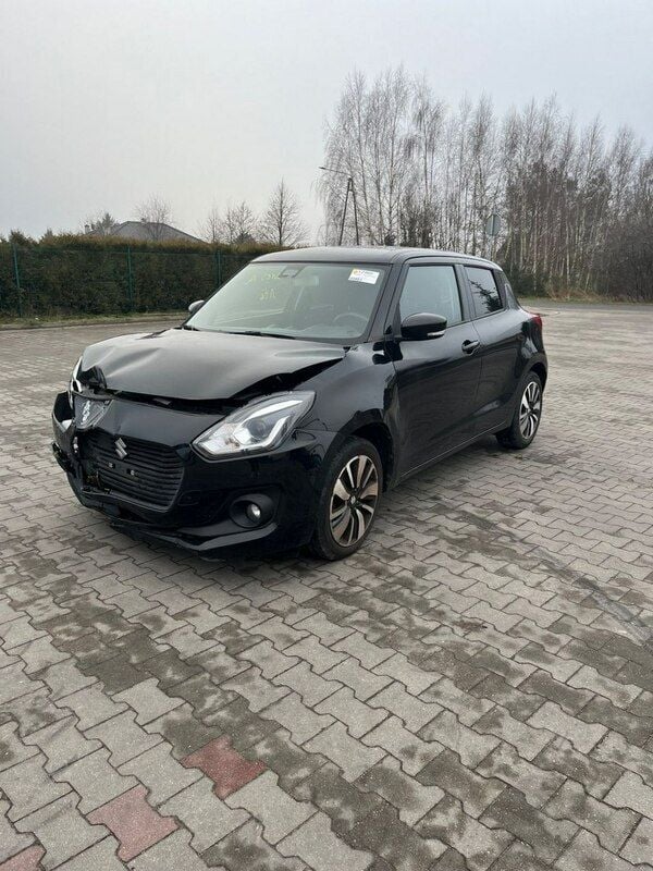 Czarny Używany 2018 Suzuki Swift Hatchback | 24 900 zł - Obraz 1/4