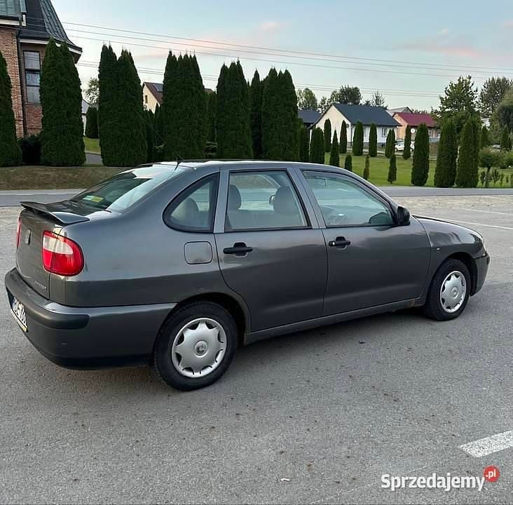 Używany 2003 Seat Cordoba Sedan/Limuzyna | 2000 zł (Dobra cena) - Obraz 1/3