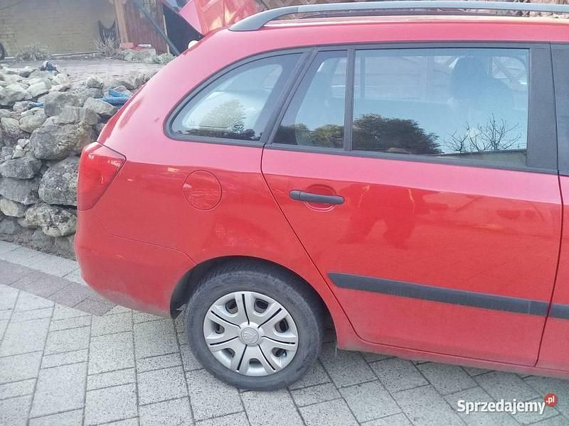 Czerwony Używany 2009 Skoda Fabia Kombi | 6900 zł (Uczciwa cena) - Obraz 1/2