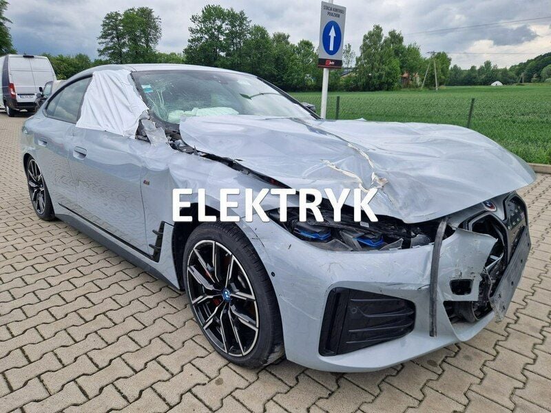 Niebieski Używany 2023 BMW i4 Sedan/Limuzyna | 88 800 zł - Obraz 1/4