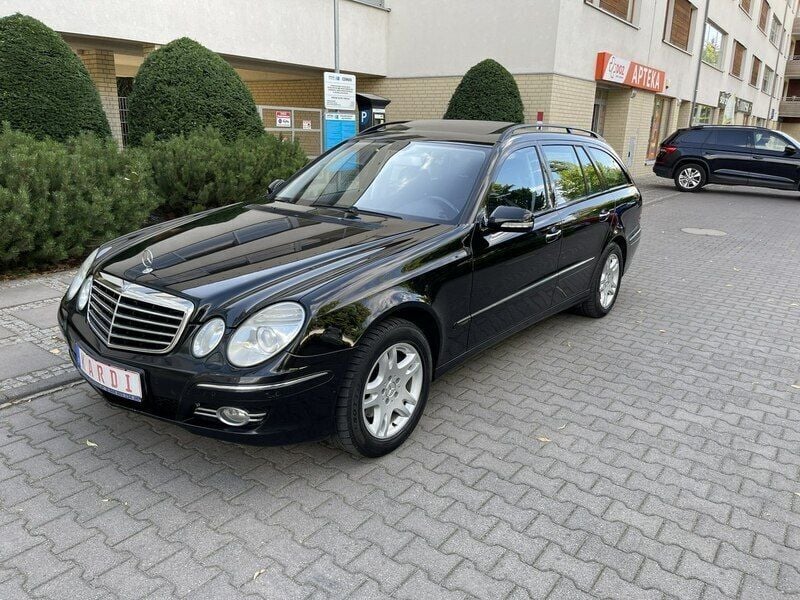 Używany Mercedes E280 190 KM (139 kW) 2009 Czarny Sedan/Limuzyna