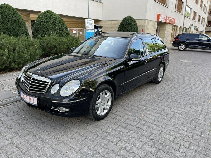 Czarny Używany 2009 Mercedes E280 Sedan/Limuzyna | 29 900 zł - Obraz 1/4
