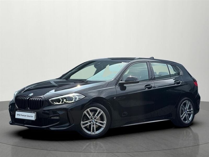 Czarny szafir metalizowany Używany 2023 BMW 118 Shadowline Hatchback | 124 900 zł (Dość drogi) - Obraz 1/3