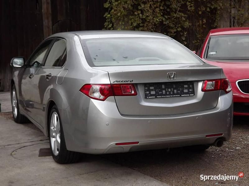 Używany Honda Accord 150 KM (110 kW) 2009 Srebrny Sedan/Limuzyna