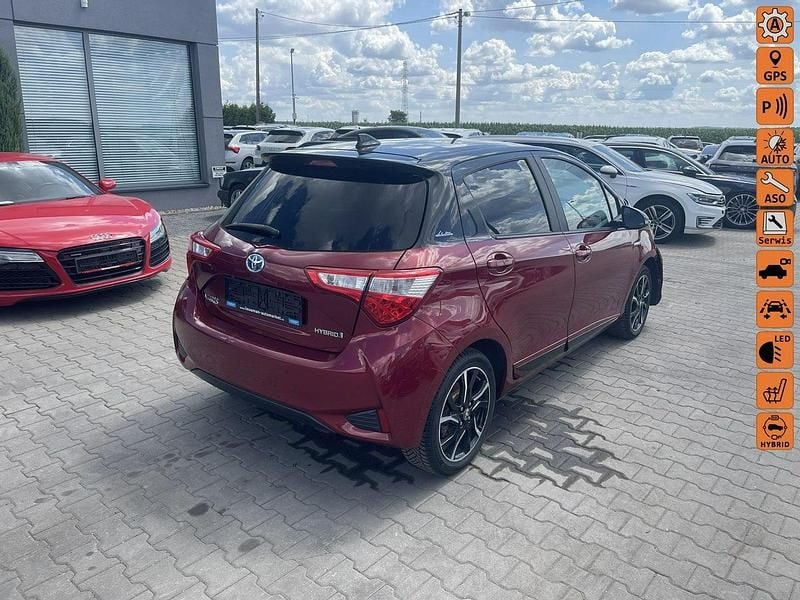 Bordowy (metalik) Używany 2018 Toyota Yaris Hybrid Hatchback | 34 900 zł - Obraz 1/4