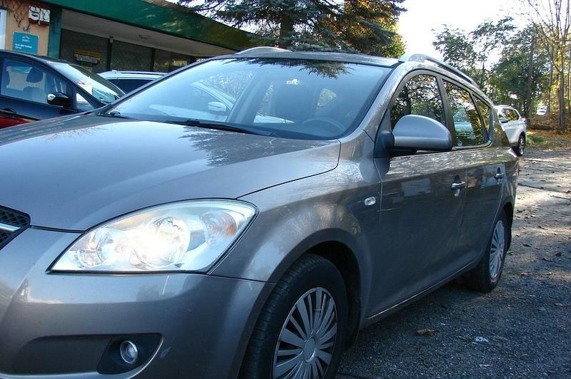 Używany Kia Ceed 115 KM (84 kW) 2008 Inny (metalik) Hatchback