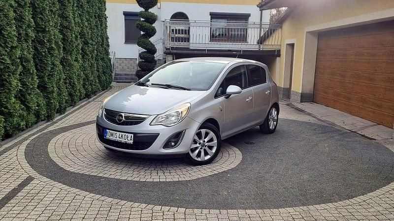 Srebrny (metalik) Używany 2012 Opel Corsa Hatchback | 16 900 zł (Dobra cena) - Obraz 1/4