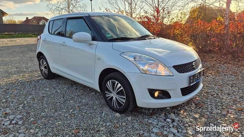 Biały Używany 2011 Suzuki Swift Hatchback | 21 900 zł (Uczciwa cena) - Obraz 1/4