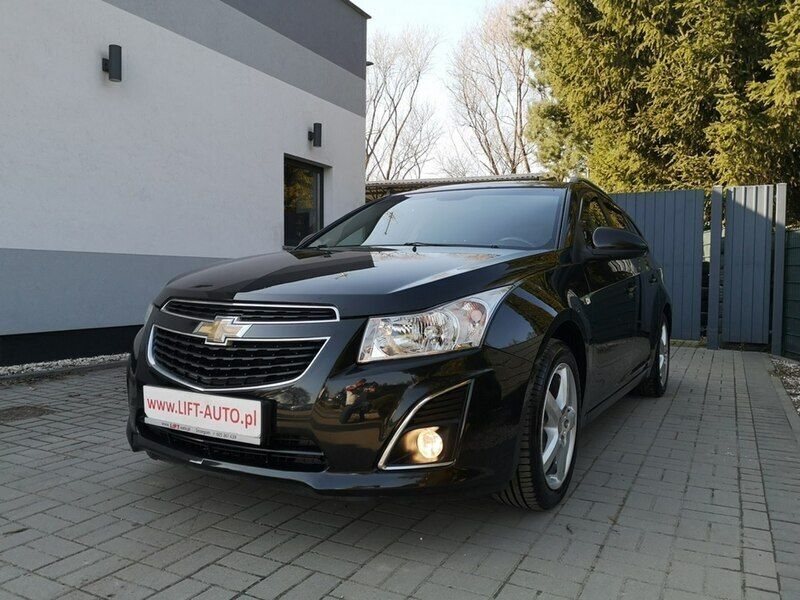 Czarny Używany 2013 Chevrolet Cruze Kombi | 20 900 zł (Uczciwa cena) - Obraz 1/4