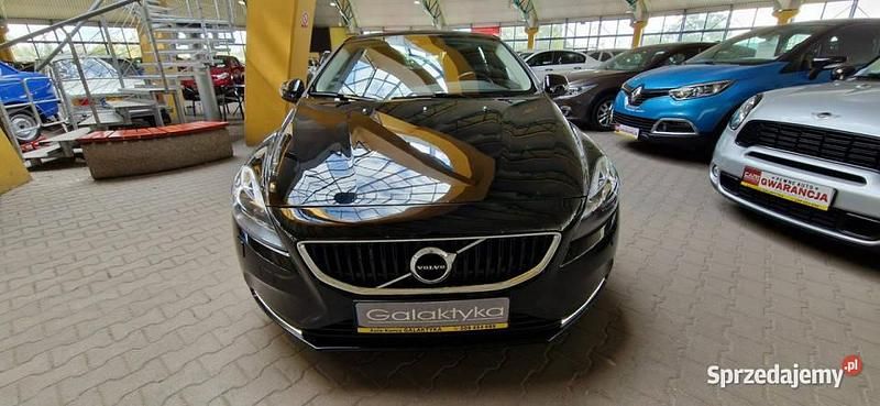 Czarny Używany 2016 Volvo V40 Kombi | 48 900 zł (Uczciwa cena) - Obraz 1/2
