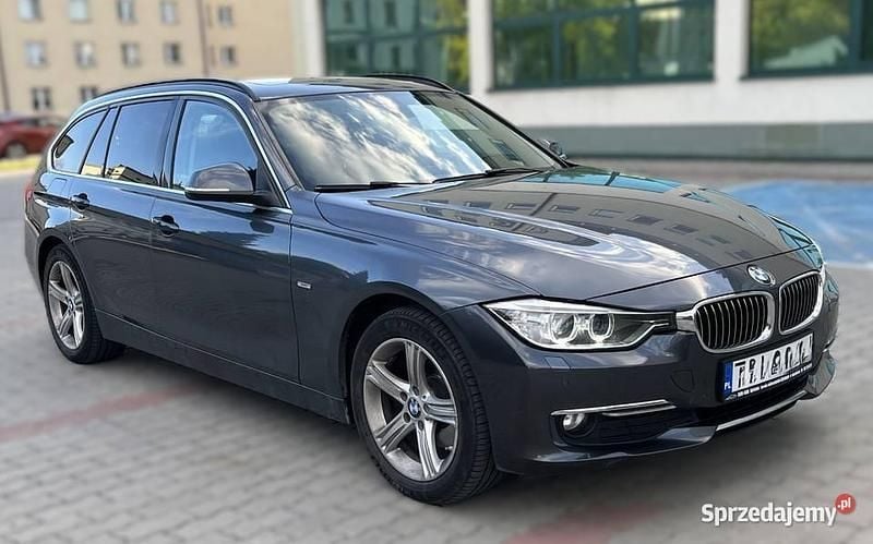 Szary Używany 2014 BMW 320 Luxury Line Kombi | 52 500 zł (Super Cena) - Obraz 1/4