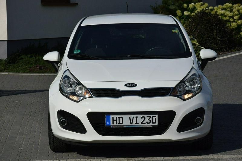 Używany Kia Rio 85 KM (62 kW) 2013 Biały Hatchback