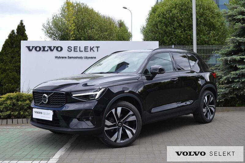 Czarny Używany 2025 Volvo XC40 SUV | 174 900 zł (Dość drogi) - Obraz 1/3