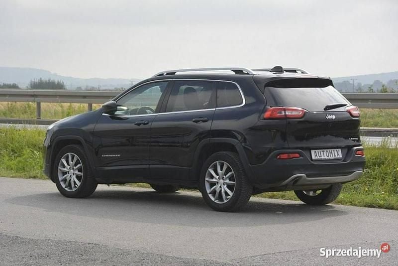 Używany Jeep Cherokee 140 KM (102 kW) 2018 Czarny (metalik) SUV