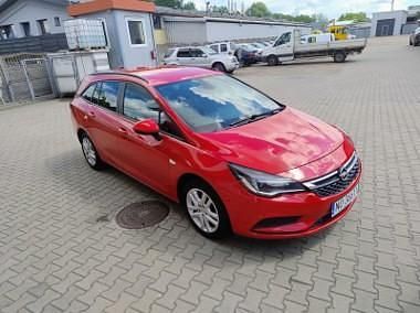 Czerwony Używany 2018 Opel Astra Kombi | 30 000 zł (Uczciwa cena) - Obraz 1/4