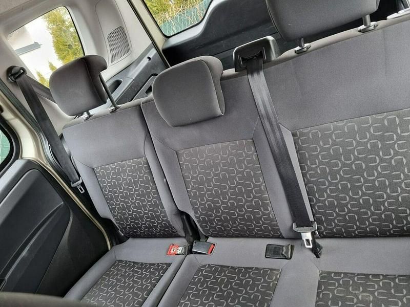 Używany Fiat Doblò 2014 Brązowobeżowy Minivan