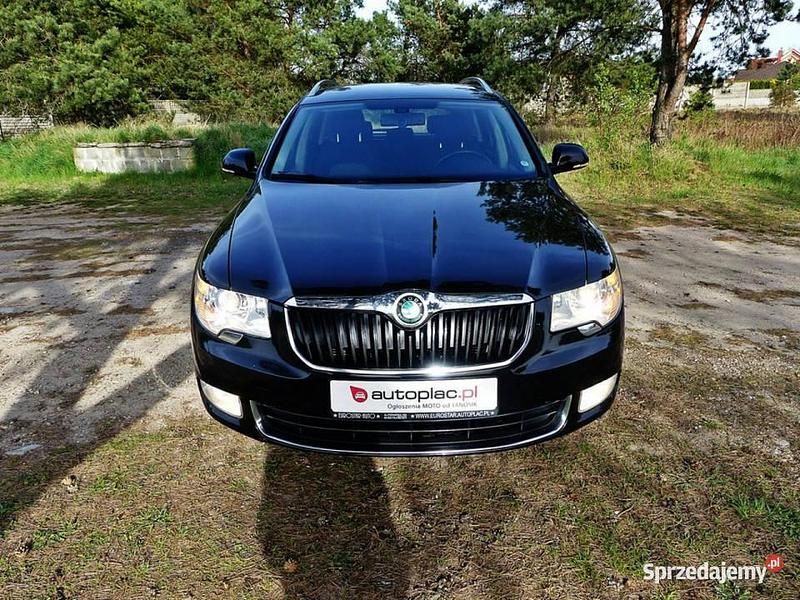 Czarny (metalik) Używany 2011 Skoda Superb Ambition Kombi | 19 990 zł (Uczciwa cena) - Obraz 1/4