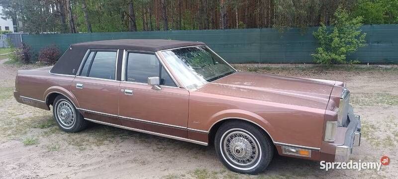 Używany 1985 Lincoln Town Car | 39 000 zł - Obraz 1/4