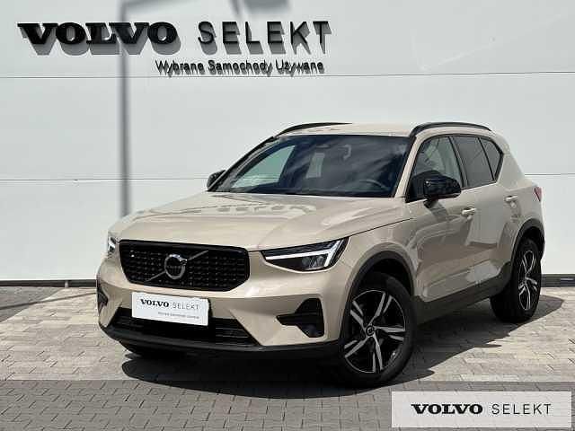 Beżowy Używany 2025 Volvo XC40 SUV | 179 900 zł (Uczciwa cena) - Obraz 1/3