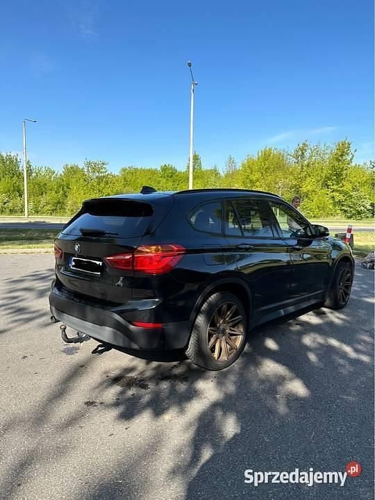 Używany BMW X1 140 KM (102 kW) 2019 Czarny SUV