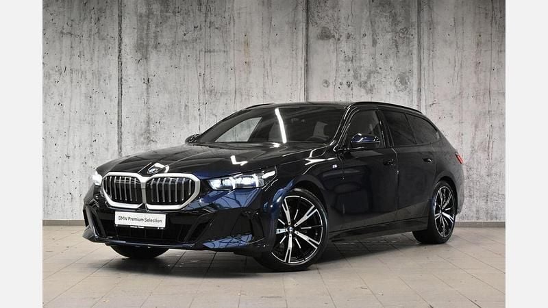 Używany BMW 520 Comfort Edition 190 KM (139 kW) 2025 Carbon black metallic metalizowany Kombi