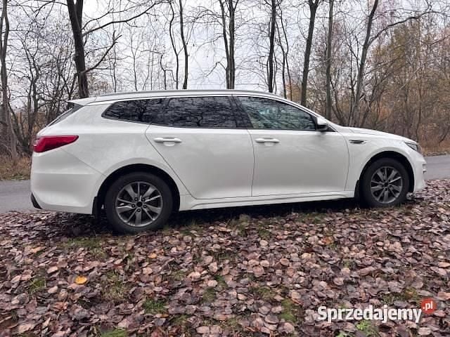 Używany Kia Optima 141 KM (103 kW) 2017 Biały Kombi
