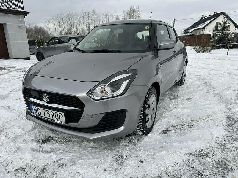 Używany Suzuki Swift 83 KM (61 kW) 2021 Srebrny Hatchback