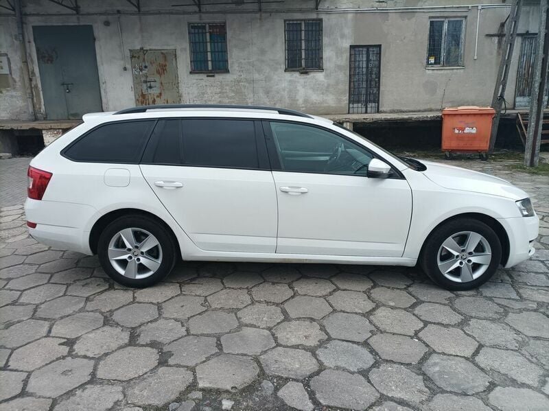 Używany Skoda Octavia 180 KM (132 kW) 2014 Biały Kombi