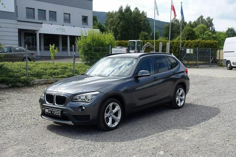 Szary (metalik) Używany 2013 BMW X1 SUV | 36 800 zł (Super Cena) - Obraz 1/4