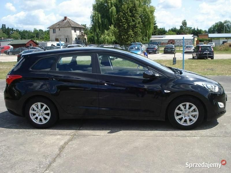 Używany Hyundai i30 110 KM (80 kW) 2014 Czarny Kombi
