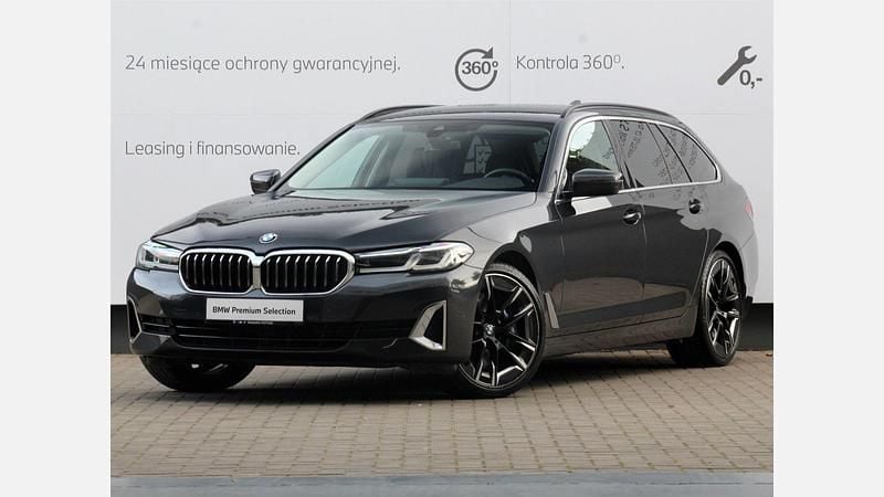 Szary sophisto z brylantowym połyskiem metalizowany Używany 2021 BMW 540 Luxury Line Kombi | 209 900 zł (Uczciwa cena) - Obraz 1/3
