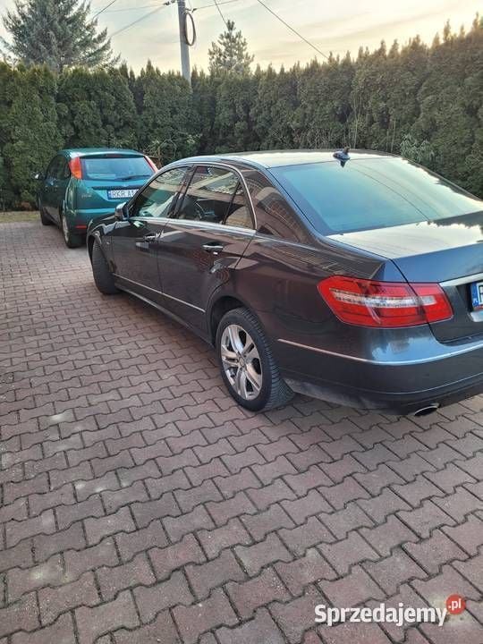Używany Mercedes E350 2011 Granatowy Sedan/Limuzyna