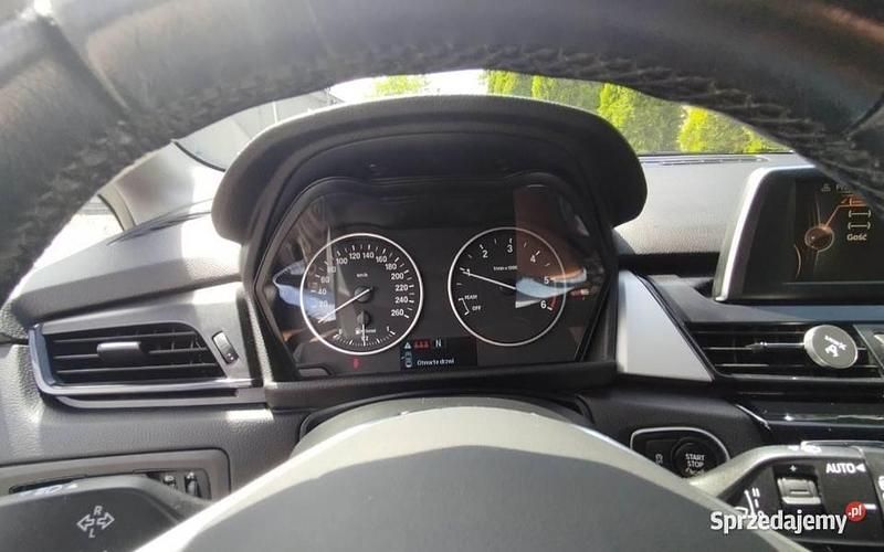 Biały Używany 2015 BMW 216 Active Tourer Minivan | 35 900 zł - Obraz 1/4