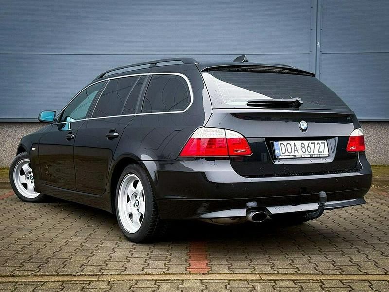 Używany BMW 520 163 KM (119 kW) 2008 Czarny (metalik, perła) Kombi