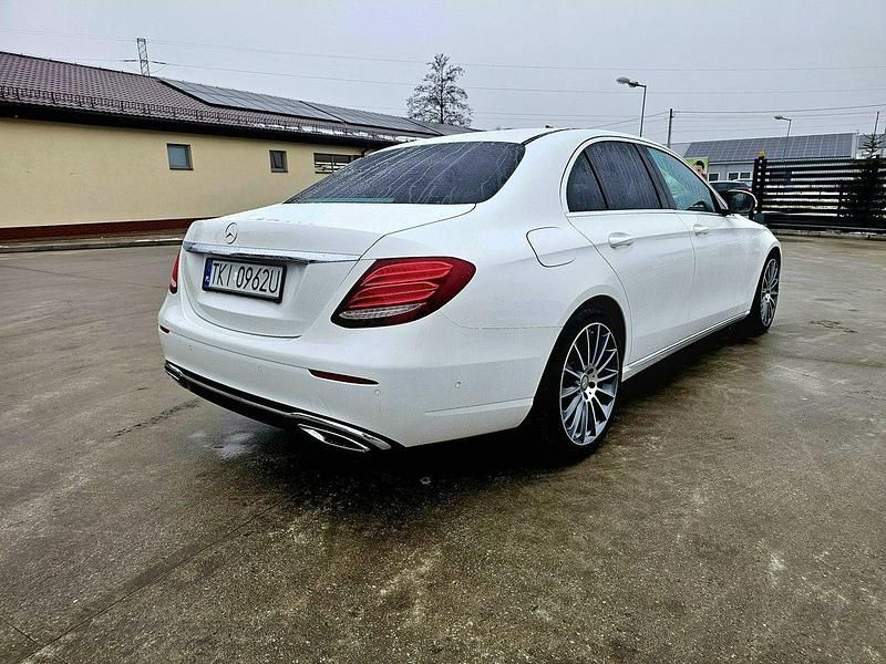Używany Mercedes E220 195 KM (143 kW) 2016 Biały Sedan/Limuzyna